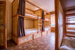 Хостелы Hostel Tarnopil Тернополь Кровать в общем номере для мужчин и женщин с 10 кроватями-1