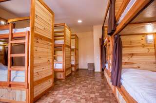 Хостелы Hostel Tarnopil Тернополь Кровать в общем номере для мужчин и женщин с 10 кроватями-3