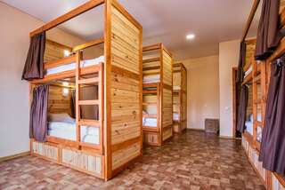 Хостелы Hostel Tarnopil Тернополь Кровать в общем номере для мужчин и женщин с 10 кроватями-4