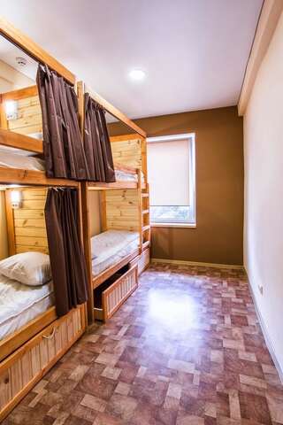 Хостелы Hostel Tarnopil Тернополь Кровать в общем номере для женщин с 4 кроватями-1