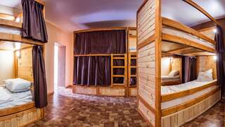 Хостелы Hostel Tarnopil Тернополь Кровать в общем номере для мужчин и женщин с 10 кроватями-2